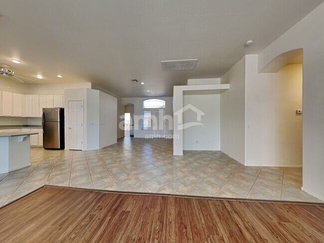 Building Photo - 8027 W Clara Ln