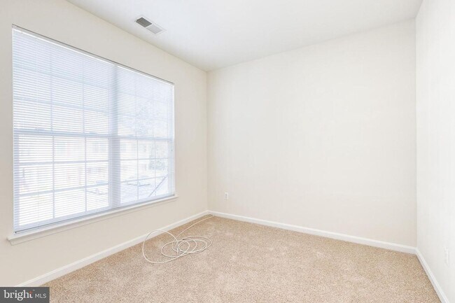 Building Photo - Spacious 2-bedroom 2 Bath condo in New Town