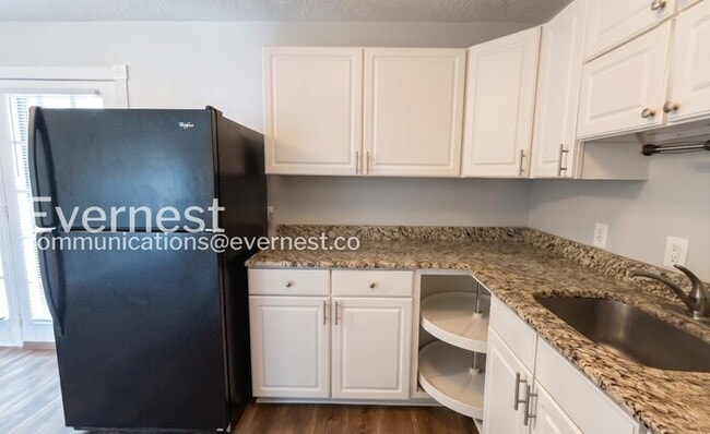 Building Photo - 1921 Dabbs Ave