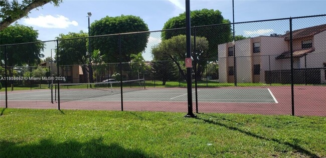 Building Photo - 515 W Park Dr