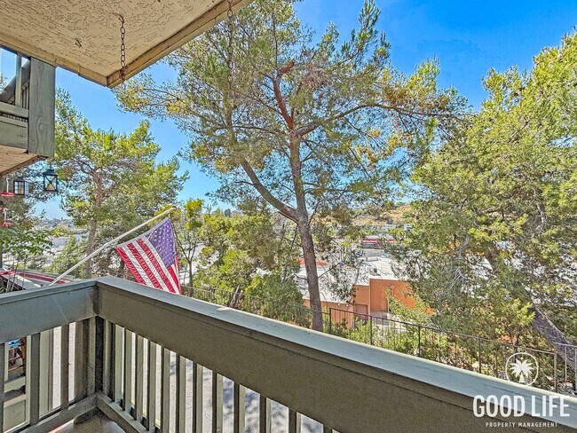 Building Photo - Spacious 3B/2.5BA Multi-Level Home in Redwood Village with Attached Garage, Private Patio & Commu...
