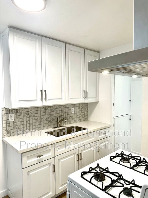 Building Photo - 5854 Tujunga Ave