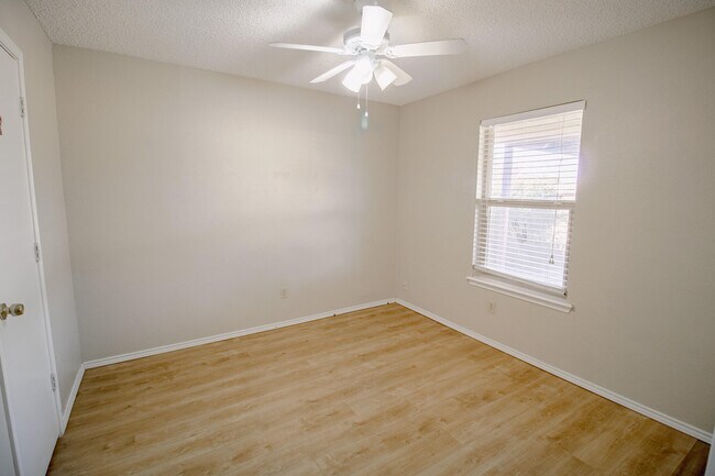 Building Photo - 5742 Dartmouth Dr