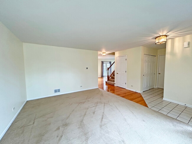 Building Photo - 6146 Golfview Dr