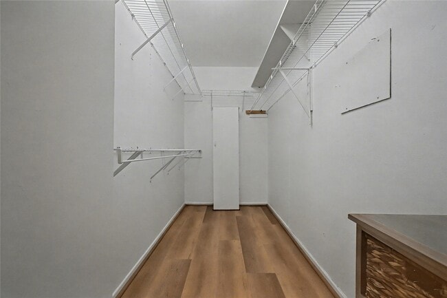 Building Photo - 357 N Post Oak Ln