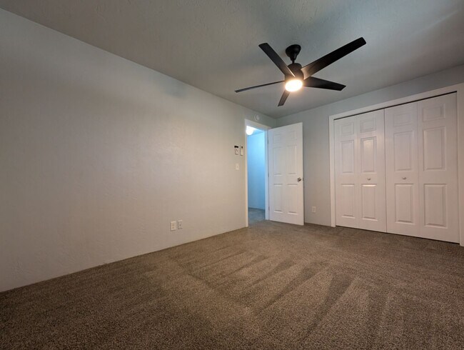Building Photo - 1044 Q St
