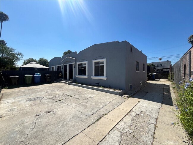 Building Photo - 1702 W 60th St
