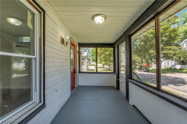 Building Photo - 1296 W Wilbeth Rd
