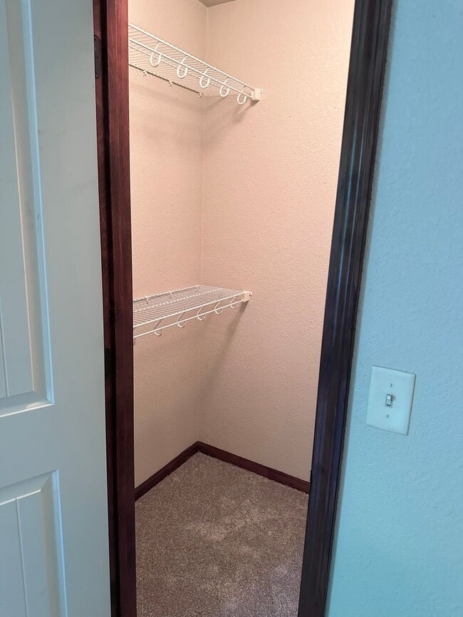 Building Photo - 3 Bed | 2 Bath | 1 Car Garage Single Level Duplex in Blue Springs; Lee’s Summit Schools