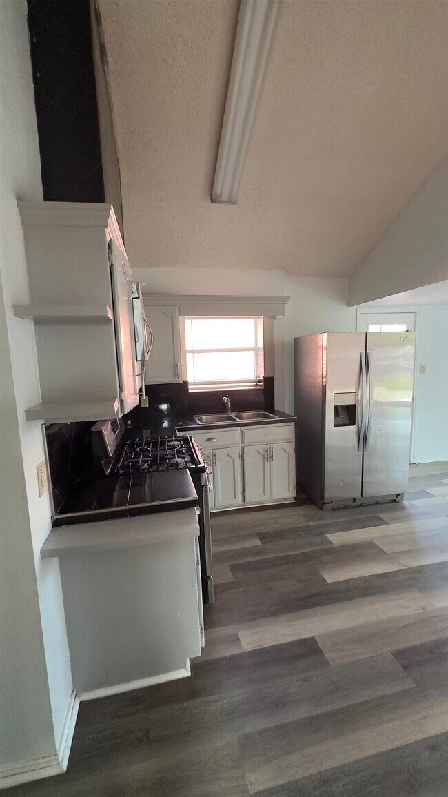 Building Photo - 1004 Minutemen Dr