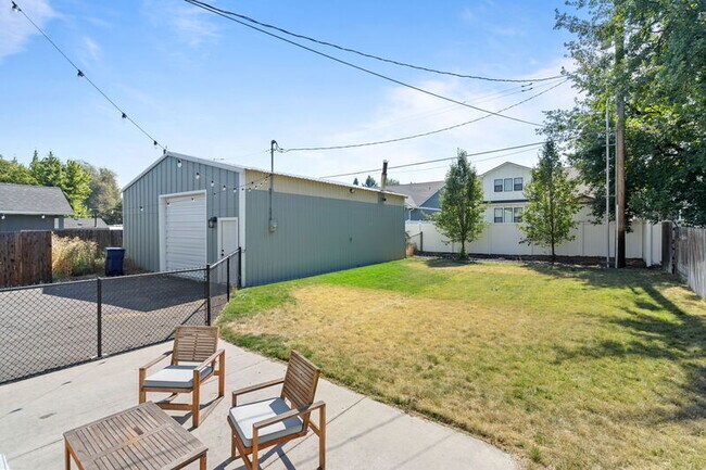 Building Photo - 3704 E 24th Ave