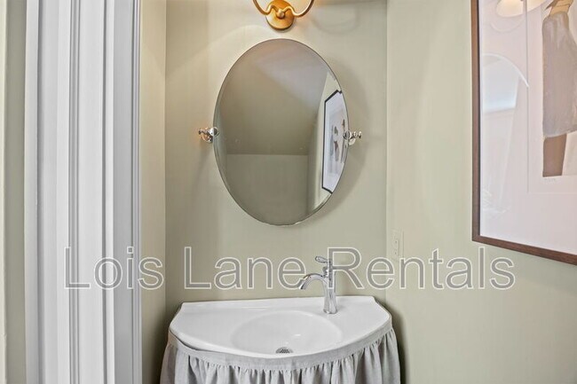 Building Photo - 55 Gadsden St