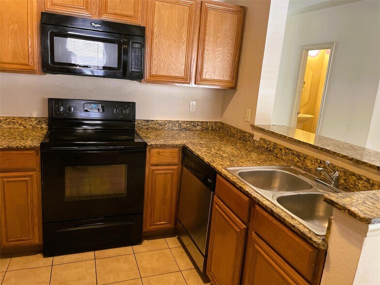 Building Photo - 2320 Calendar Ct