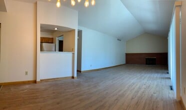 Building Photo - 1152