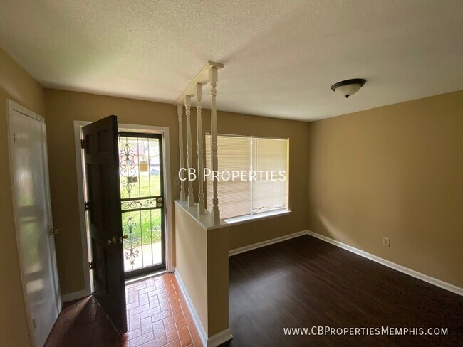 Building Photo - 3 Bed and 1.5 Bath Home