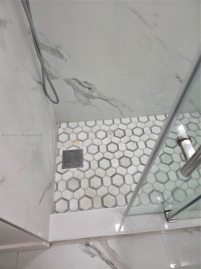 Building Photo - 6904 SW 114th Pl