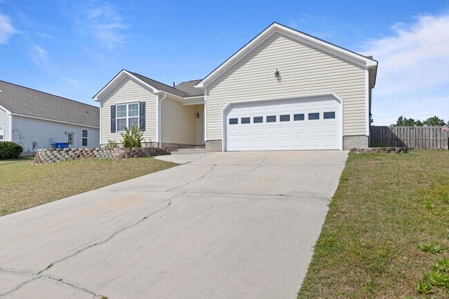 Building Photo - 331 Rose Bud Ln