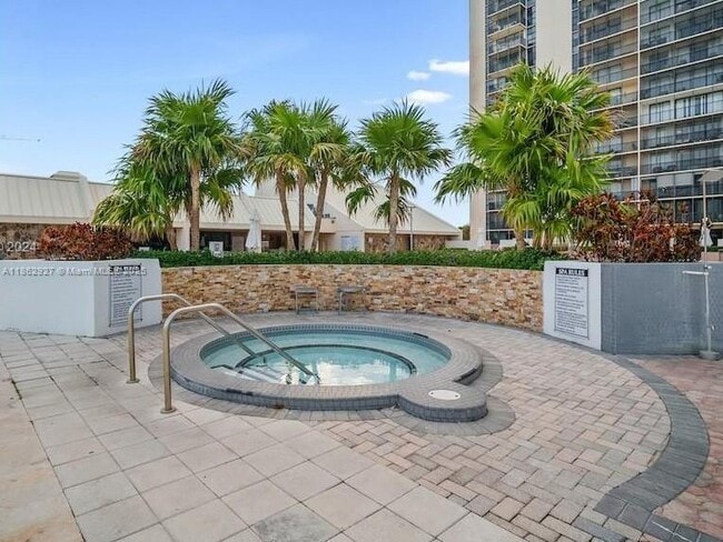 Building Photo - 20301 W Country Club Dr