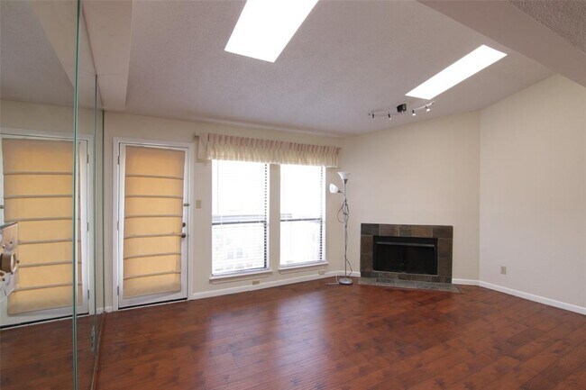 Building Photo - 2277 S Kirkwood Rd