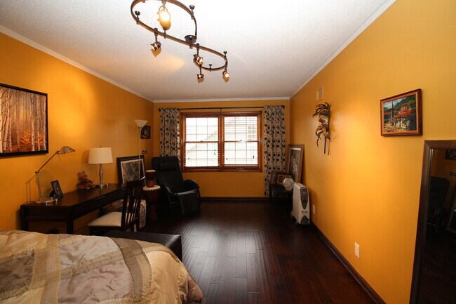 Building Photo - 4 Bed Home Premium Fixtures