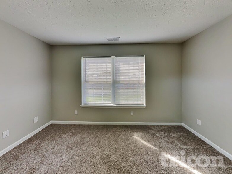 Building Photo - 10229 Park Valley Dr