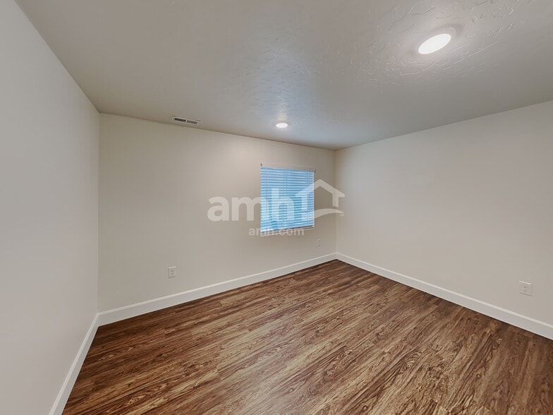 Building Photo - 6744 N Silver Gate Dr