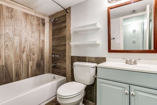 Building Photo - Beautiful 3-Bedroom Home Near Dining and Shopping with Spacious Backyard