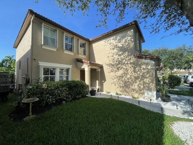 Building Photo - 4231 NW 1st Dr