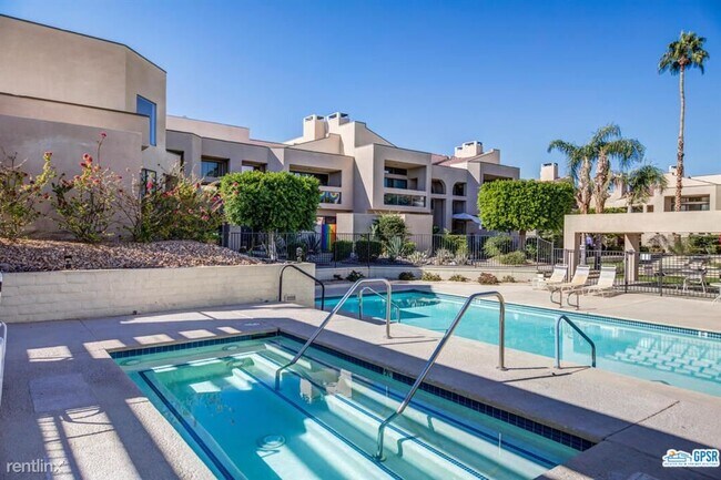 Building Photo - 3 br, 3 bath Condo - 827 Village Square S