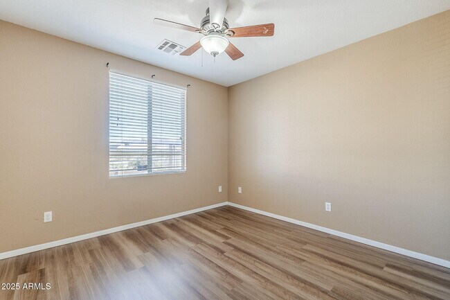 Building Photo - 2117 W Renaissance Ave