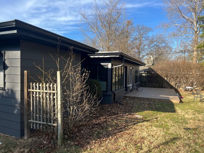 Building Photo - 501 S Arbutus Dr