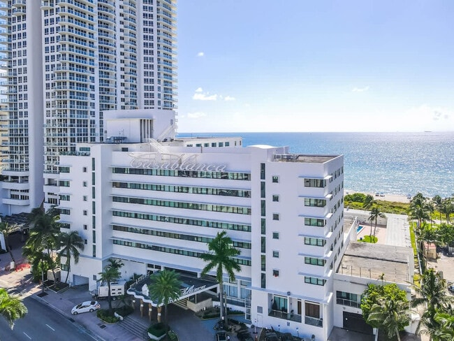 Building Photo - 6345 Collins Ave