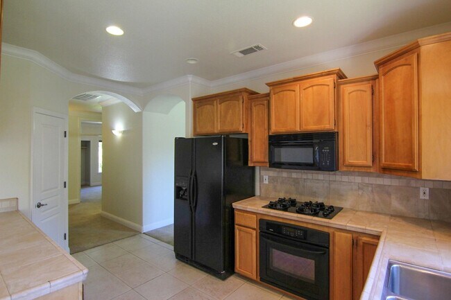 Building Photo - 4 Bedroom Mary Lake Home on Cul-De-Sac