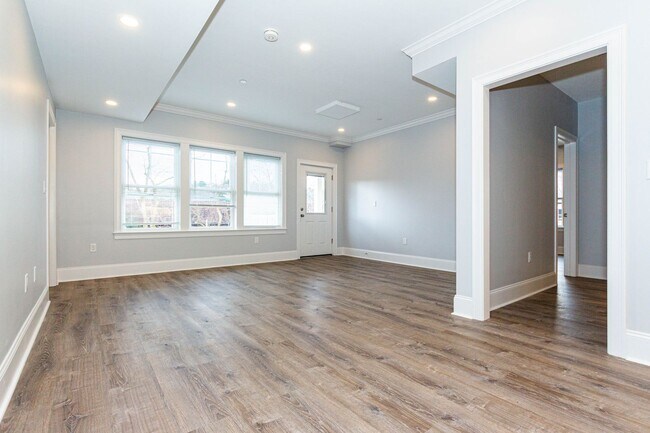 Building Photo - 120 Kenrick St