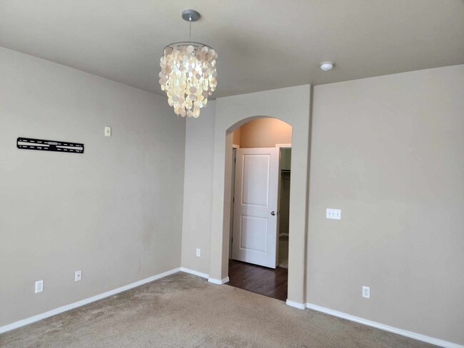 Building Photo - ***MOVE IN SPECIAL $500 OFF FIRST MONTHS R...