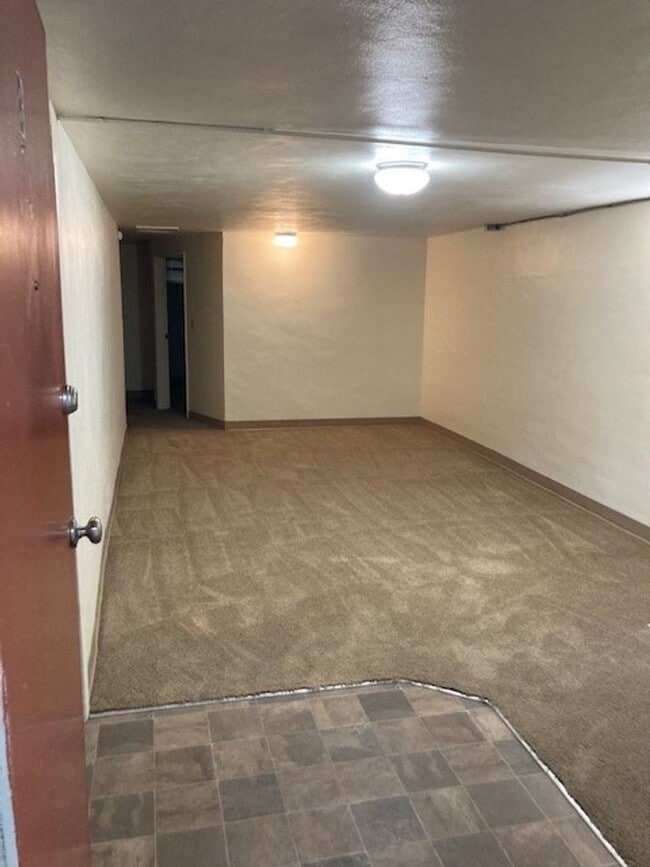 Building Photo - (487) 25th Street Duplex  2 Bdrm / 1 Bthrm