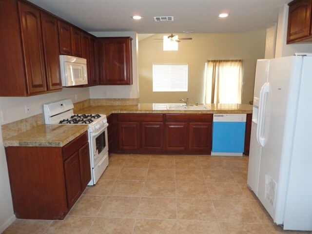 Building Photo - 3810 Shimmering Creek Ave