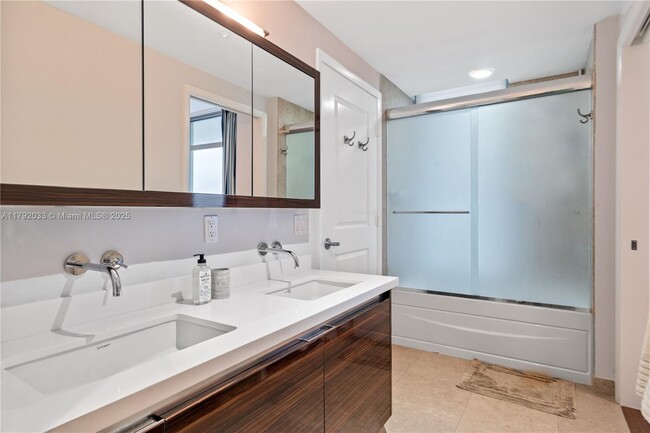 Building Photo - 3737 Collins Ave