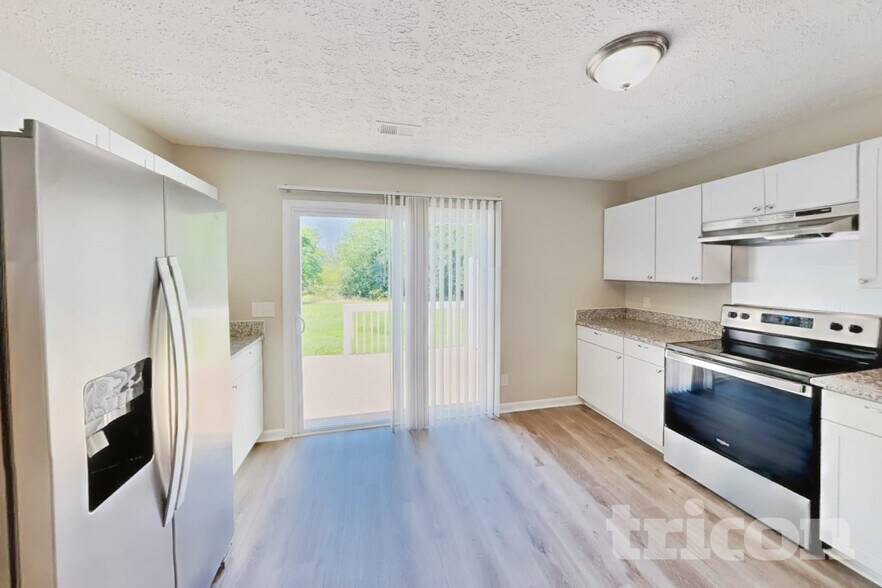 Building Photo - 2773 Riverbend Dr