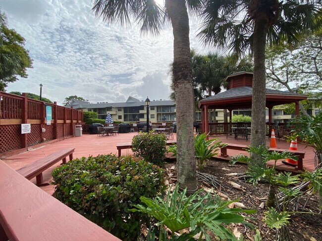 Building Photo - 600 Neapolitan Way