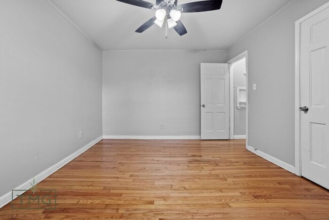 Building Photo - Newly Remodeled 2/1 in Kendall Whittier!