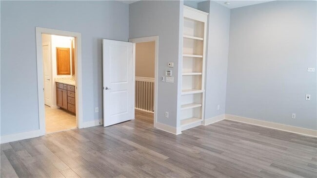 Building Photo - 6146 Holly Pk Ln SE