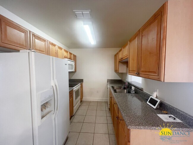 Building Photo - 3 bedroom Eagles Landing townhouse with co...