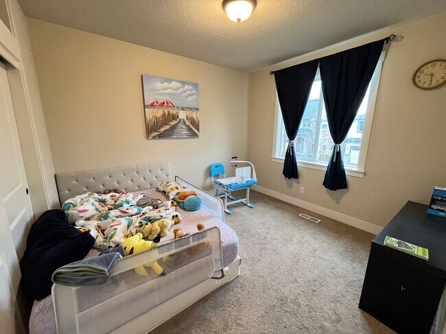 Building Photo - Beautiful Beaverton 3 Bedroom 2.5 Bathroom ~ Home In River Terrace w/ Level 2 EV Charger in Garage!