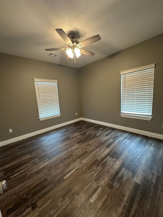 Building Photo - For lease: 3 Bed, 2 Bath Home Rural Neosho...