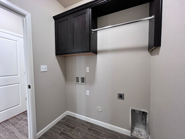 Building Photo - Upper Valley 3 Bedroom 2.5 Bath Townhome