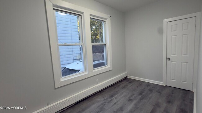 Building Photo - 56 Lindsley Pl