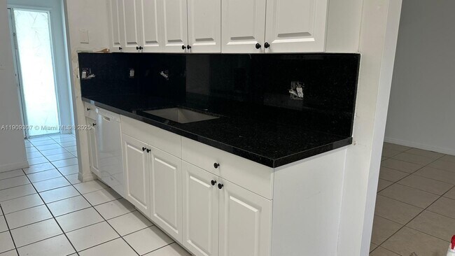 Building Photo - 21240 NE 9th Ct