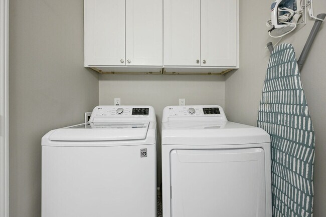 Building Photo - 10 Jill Ln