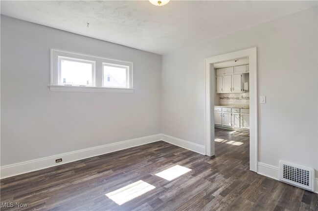 Building Photo - 2084 Wascana Ave